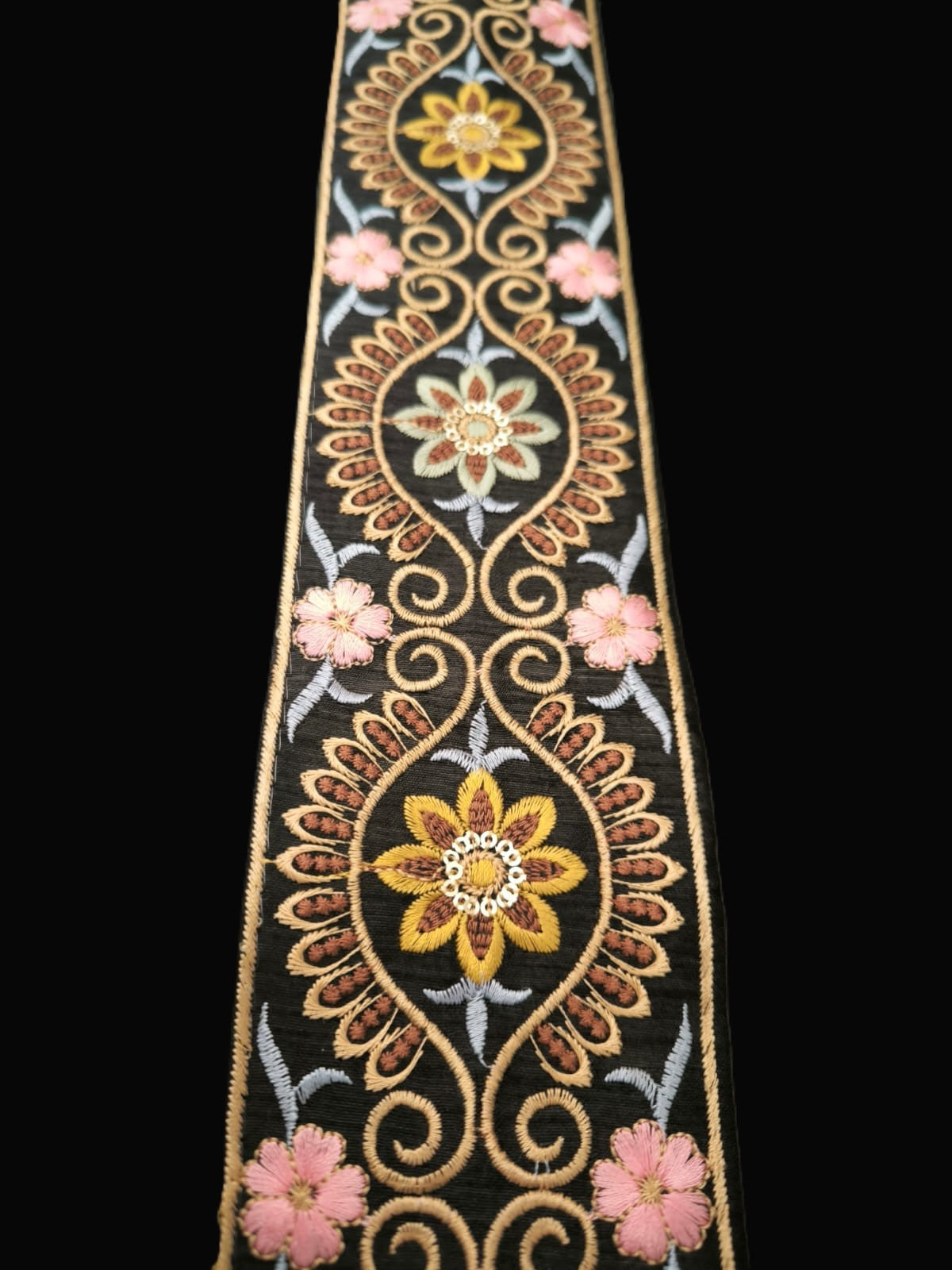 Galon Brodé Fond Noir 8 cm - Fleurs Rose Bleu Pastel et Jaune Ancien