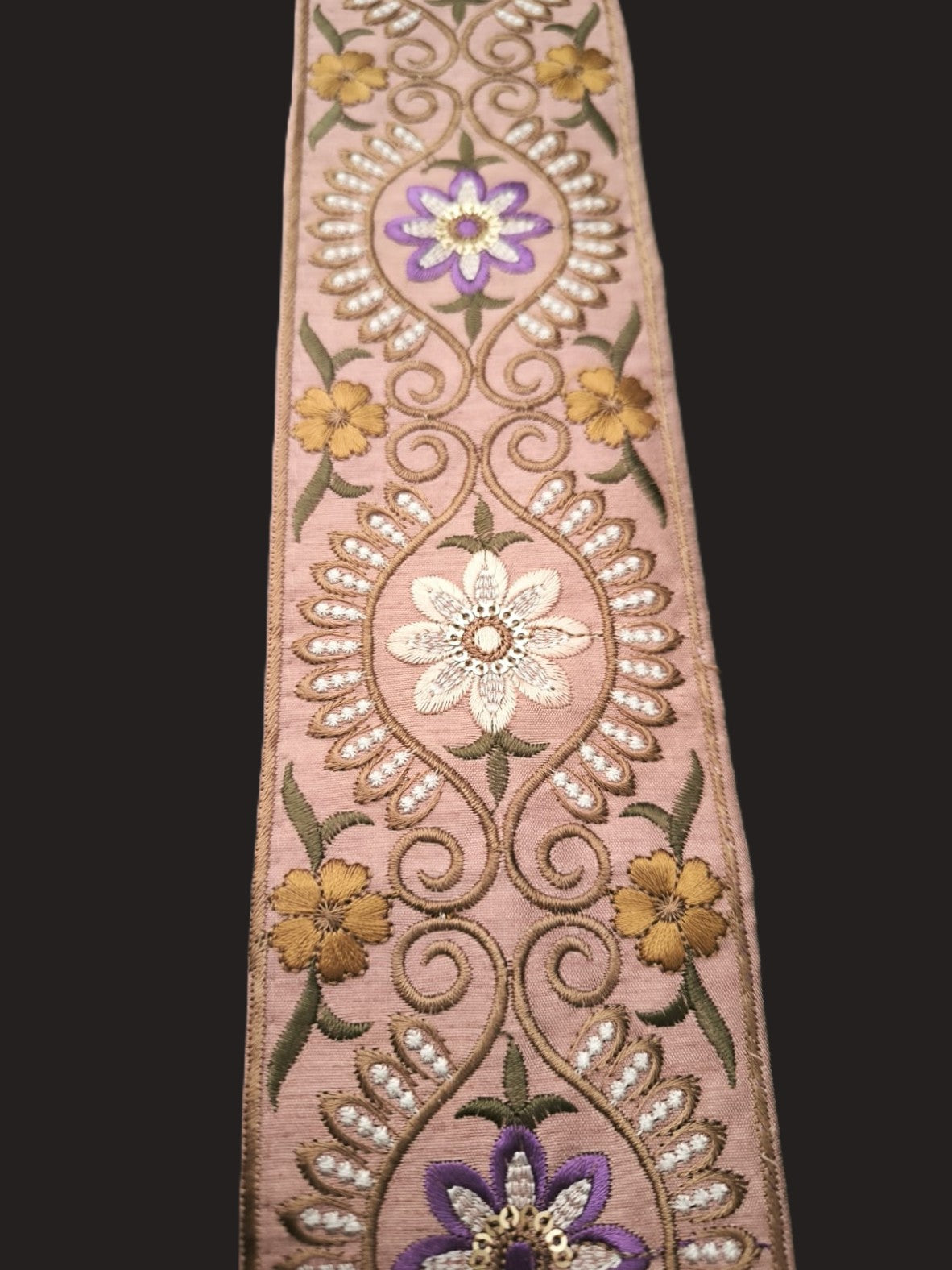 Galon Brodé Fond Rose Ancien 8 cm - Fleurs Pastel Violet Lavande Jaune