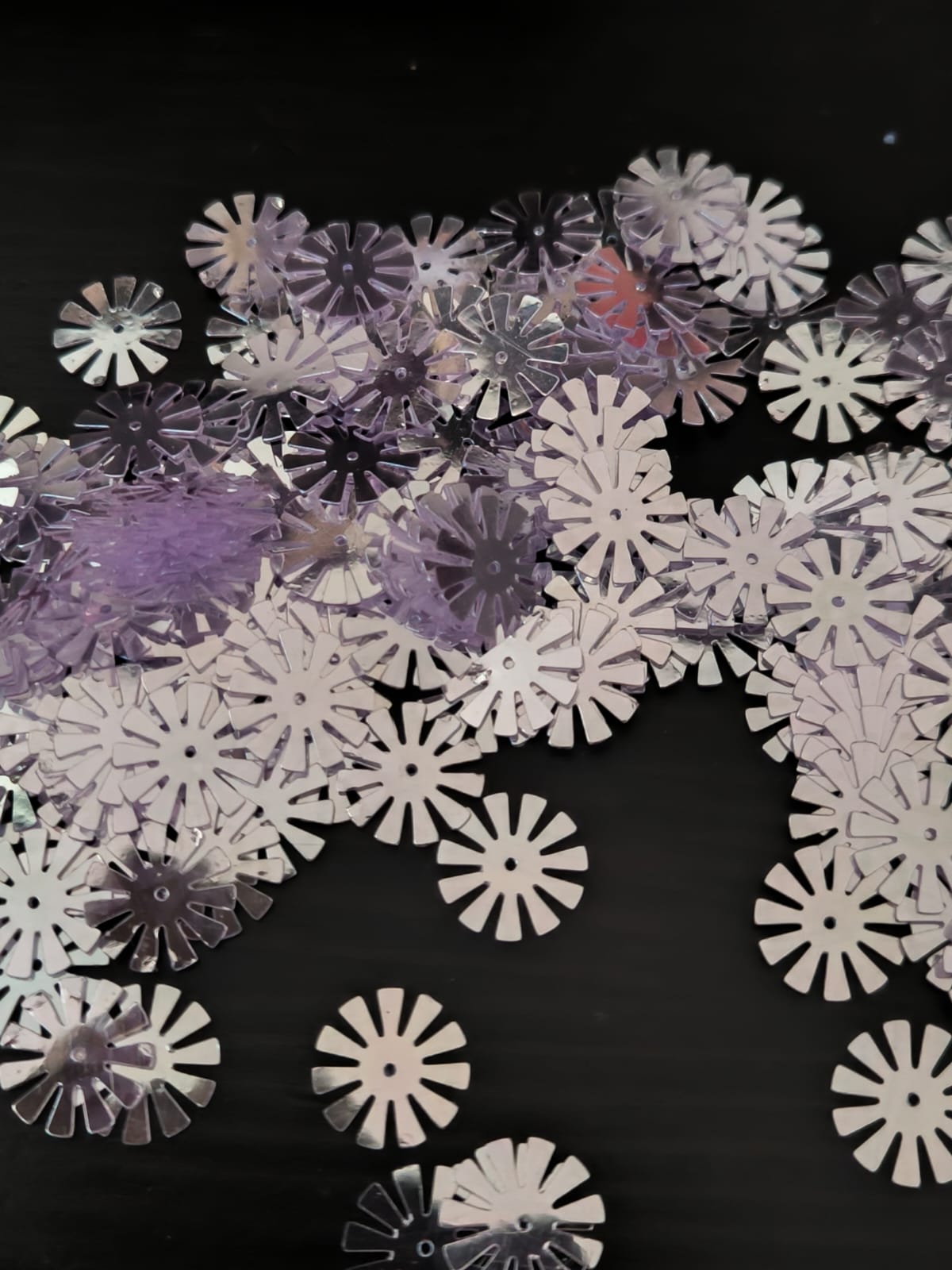 Paillettes fleurs soleil violet miroir 15 mm
