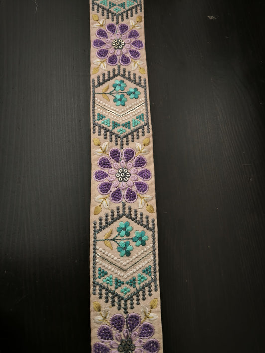 Galon brode fond rose pastel fleurs lavande bh10