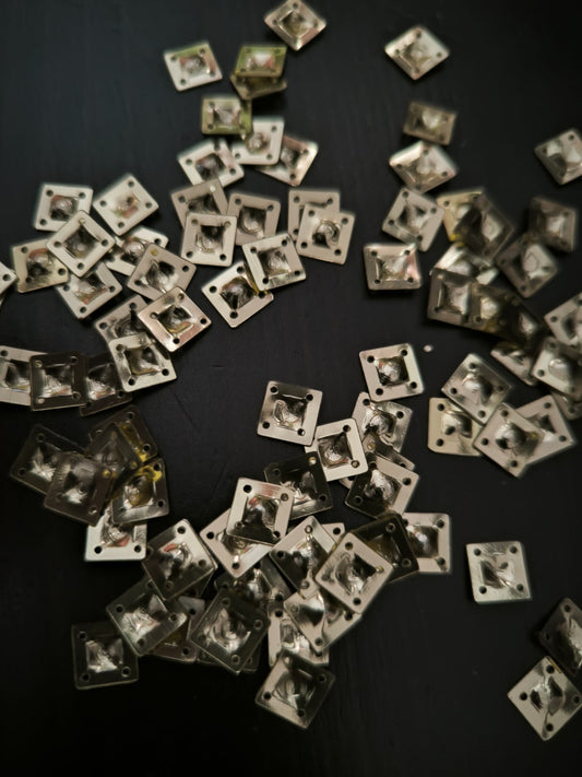 paillettes carres poinconnes dores sirus