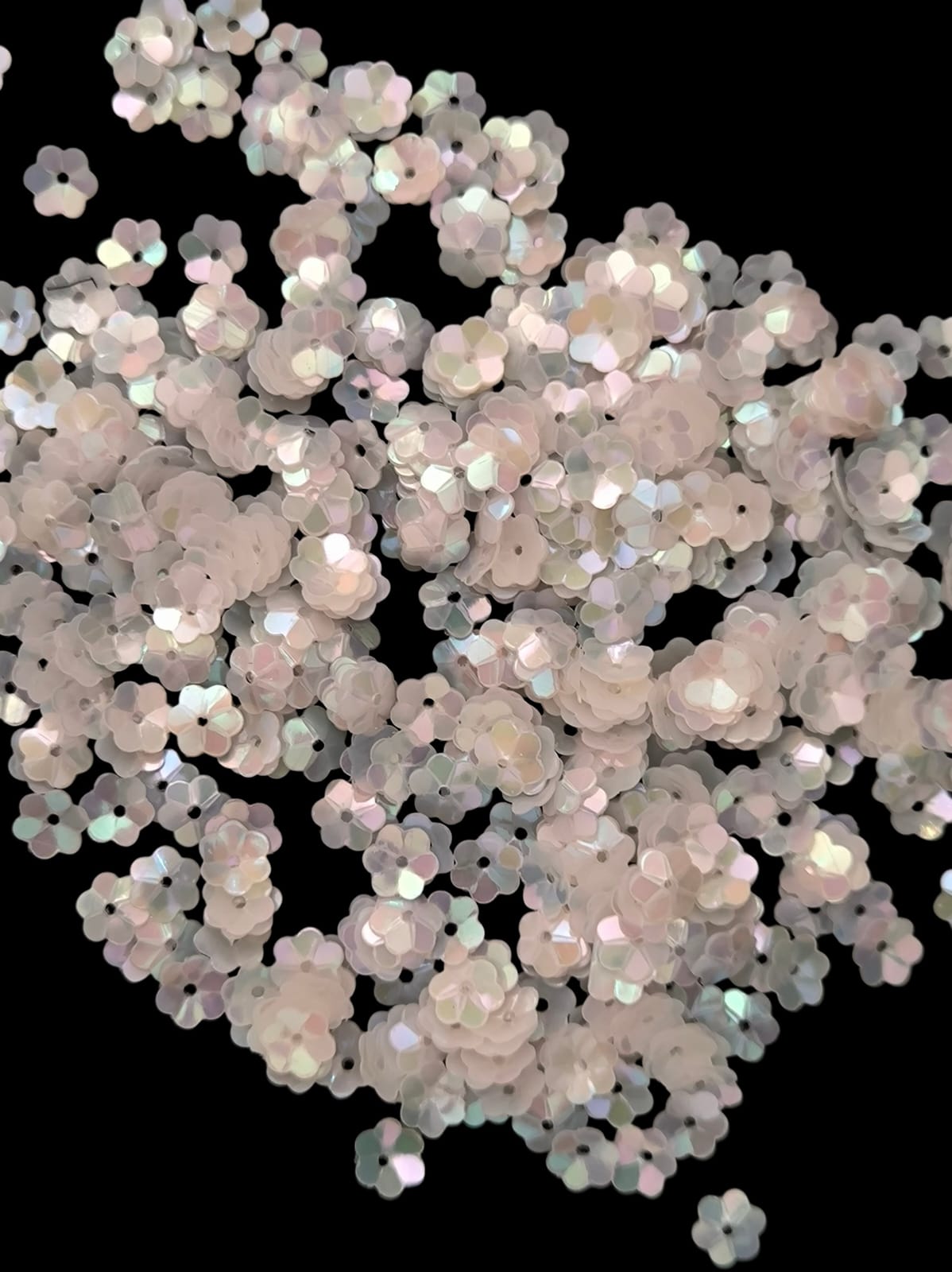 Fleurs Incurvees Blanc Nacré pour Broderie 5 mm
