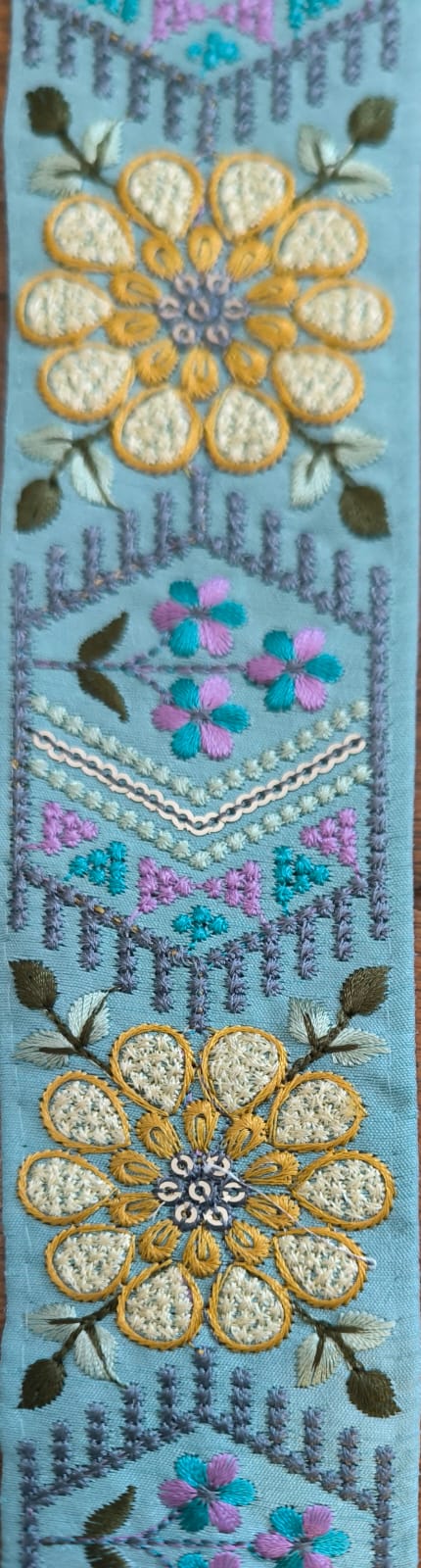 Galon brode vert amande sir bh10