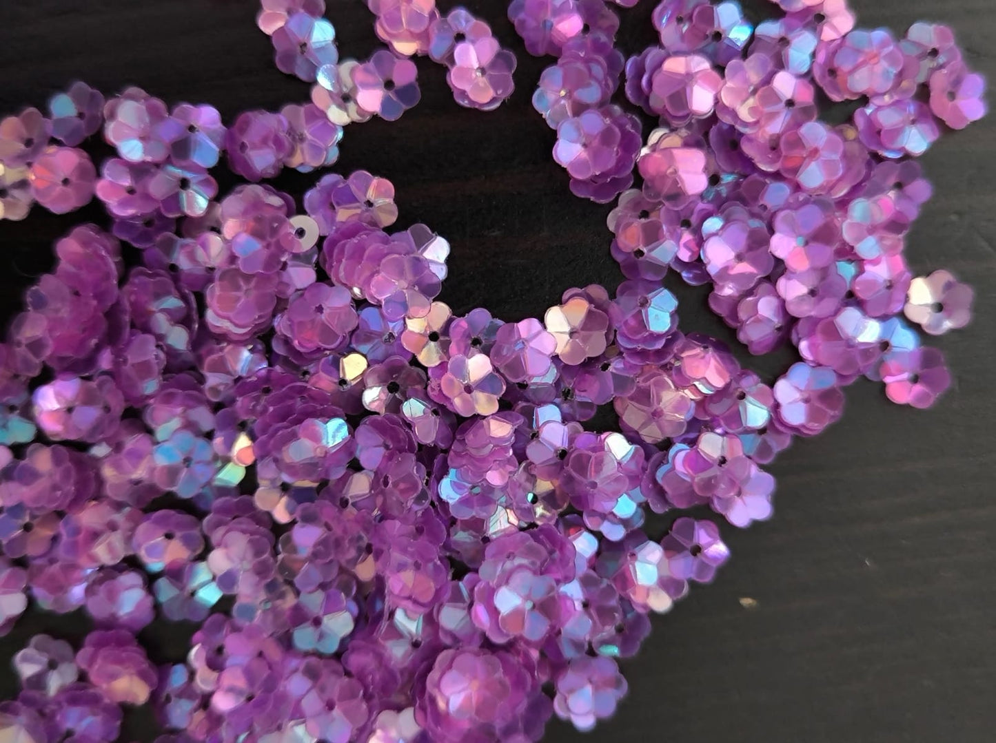 Fleurs Incurvees Rose Irisé Bleu pour Broderie 5 mm