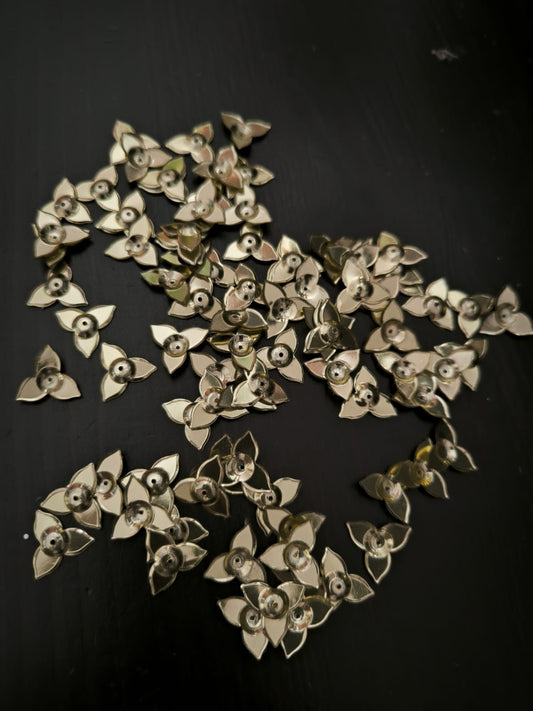 Paillettes Fleurs Trois Pétales Doré 15mm