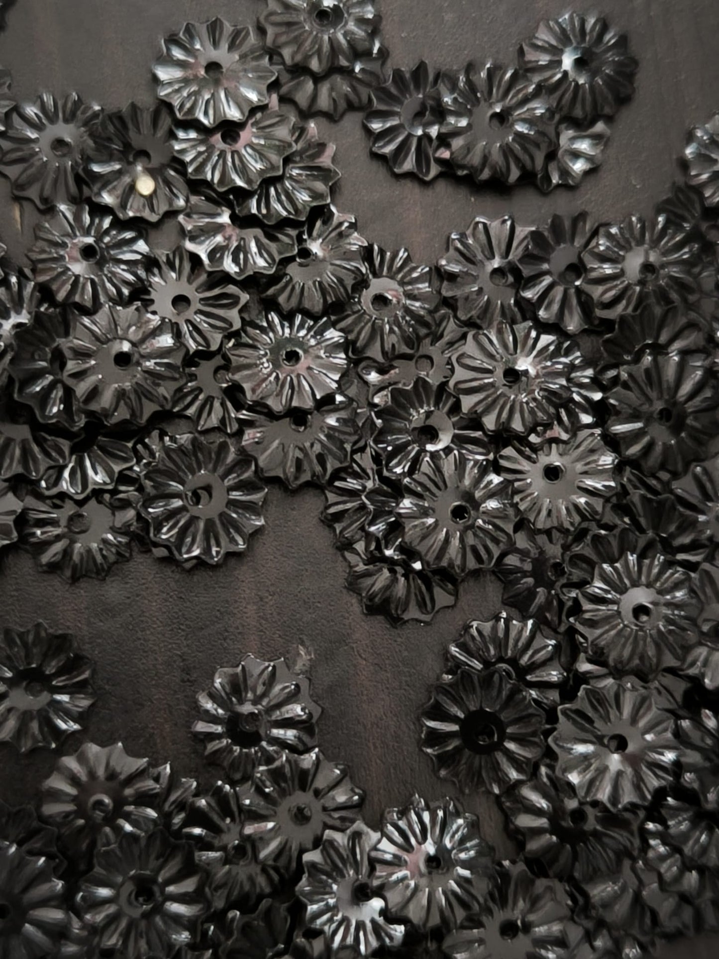 Paillettes Soleil Noires 7 mm