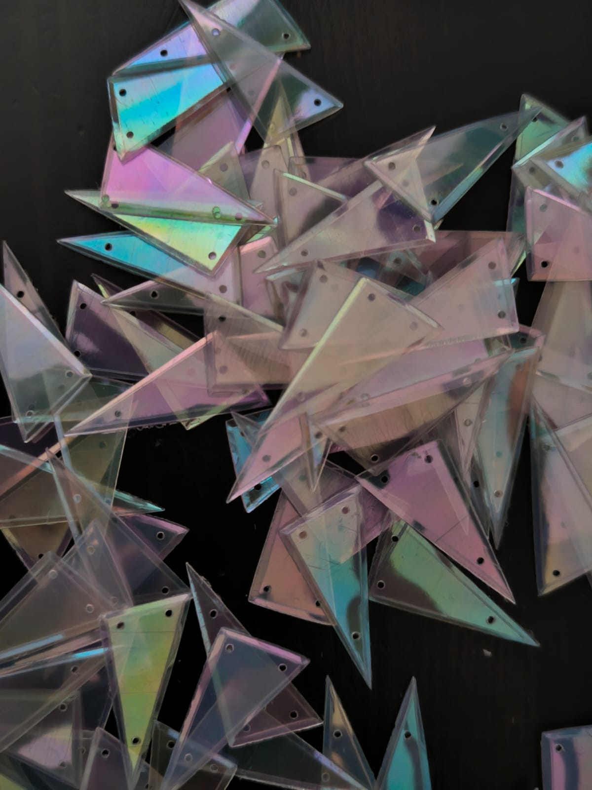 Paillettes Triangles Crystal Irisé Reflets Bleu Rose pour Broderie - 15x28mm