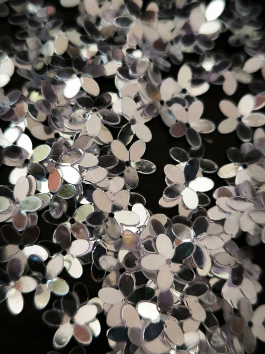 Paillettes petites fleurs miroir argent 9 mm