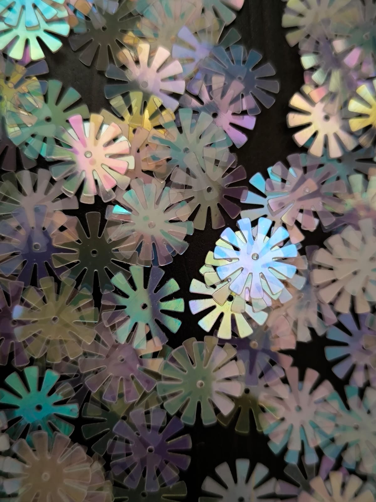 Paillettes fleurs soleil transparent blanc irisé 15 mm