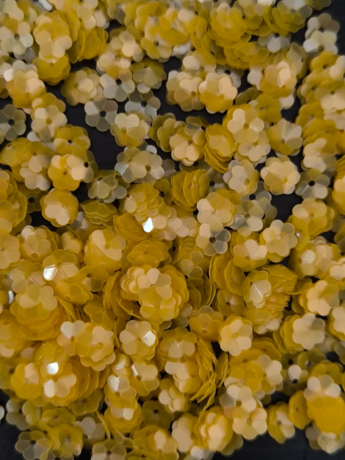 Fleurs Incurvées Jaune pour Broderie 5 mm