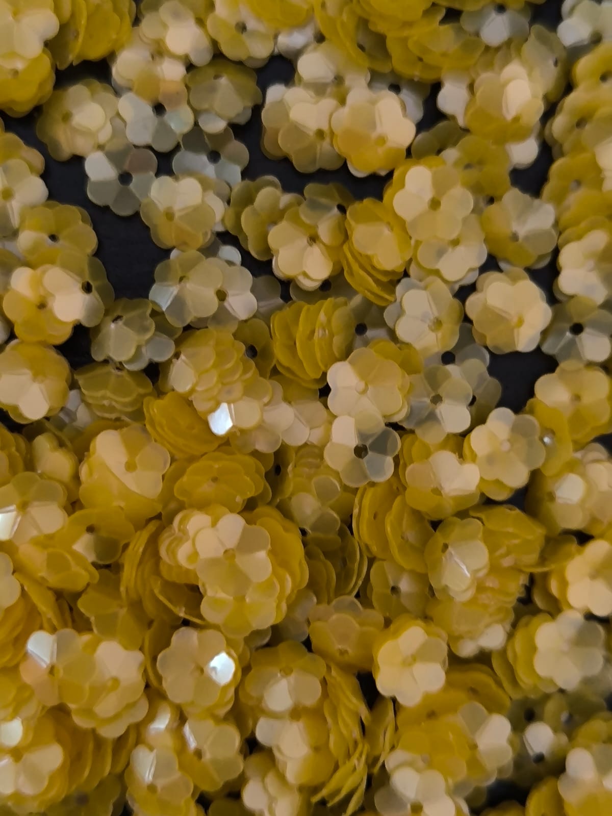 Fleurs Incurvées Jaune pour Broderie 5 mm