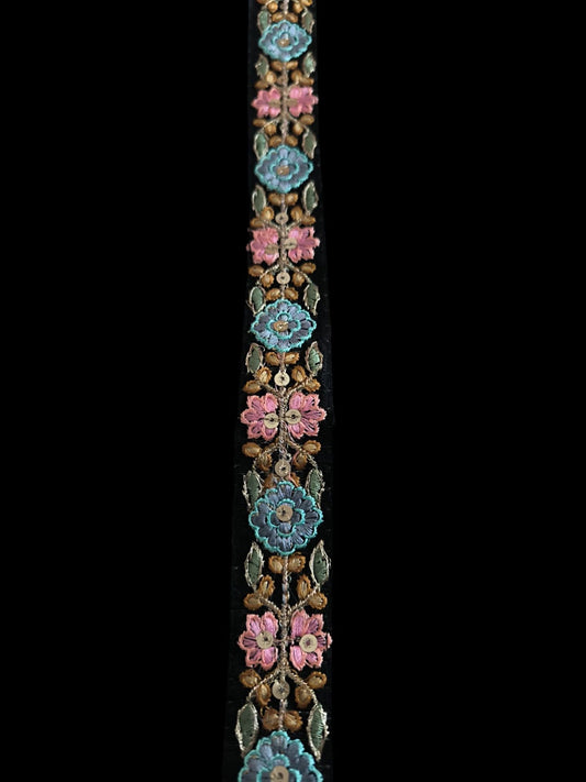 Bande brodee noire fleurs 2.5-cm