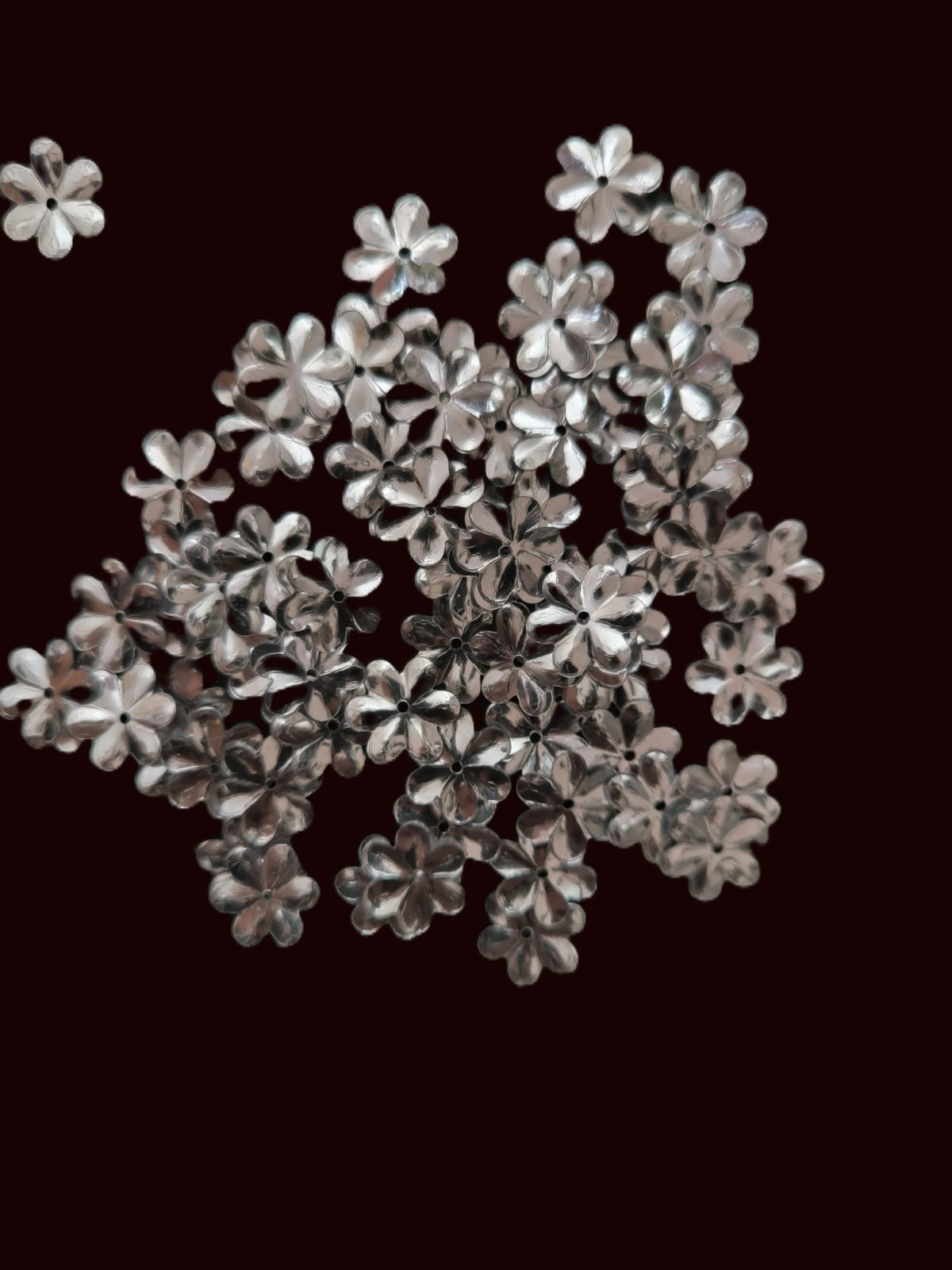 Fleurs Argentees pour Broderie 15 mm