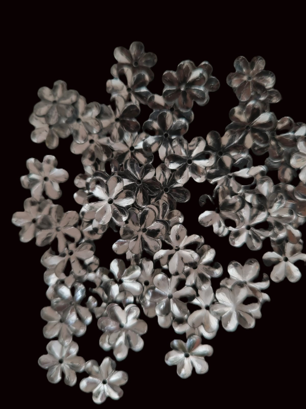 Fleurs Argentees pour Broderie 15 mm