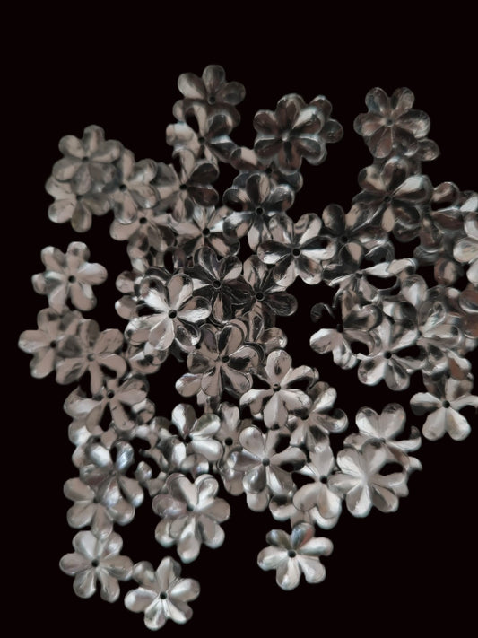 Fleurs Argentees pour Broderie 15 mm