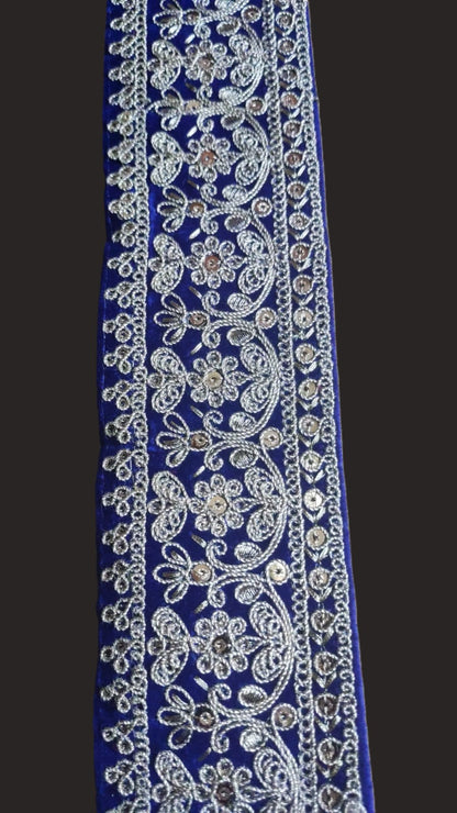 Galon brode bleu roi motifs dores 