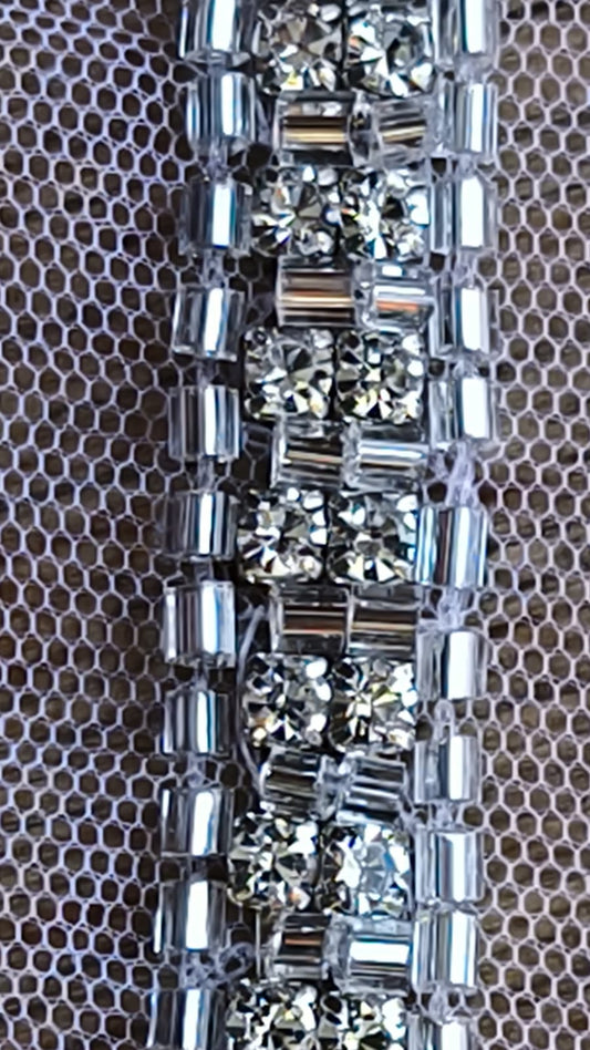 Galon brode petites pierres  brillantes zoom