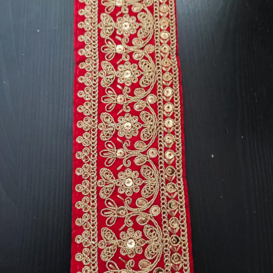 Galon brode rouge motifs dores zoom a