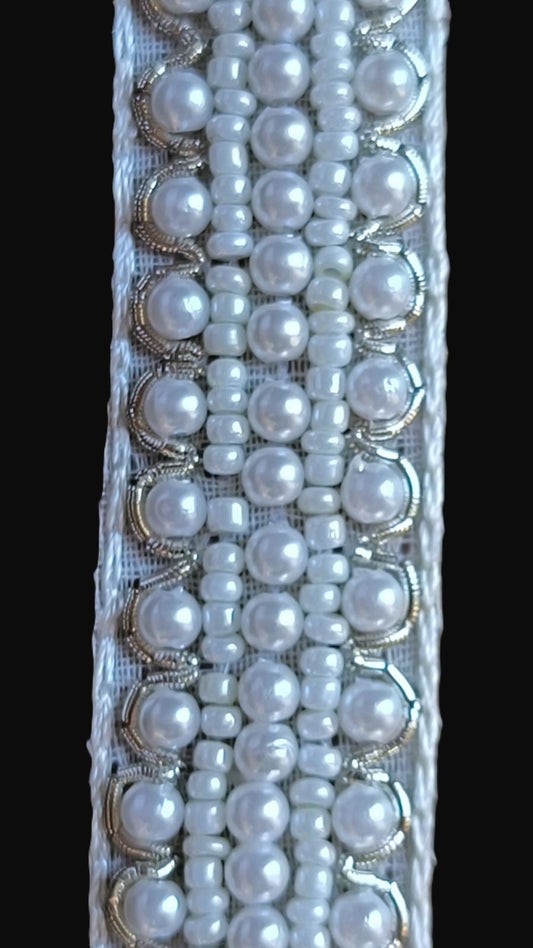 Galon perles blanches et fil brillant zoom