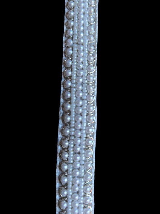 Galon perles blanches et fil brillant