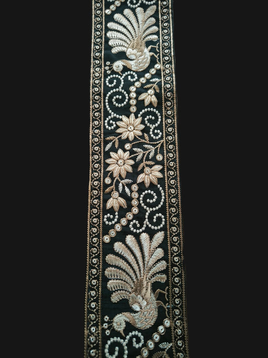 Galon brodé oiseaux et plantes fil doré mat - 8,4 cm - Noir