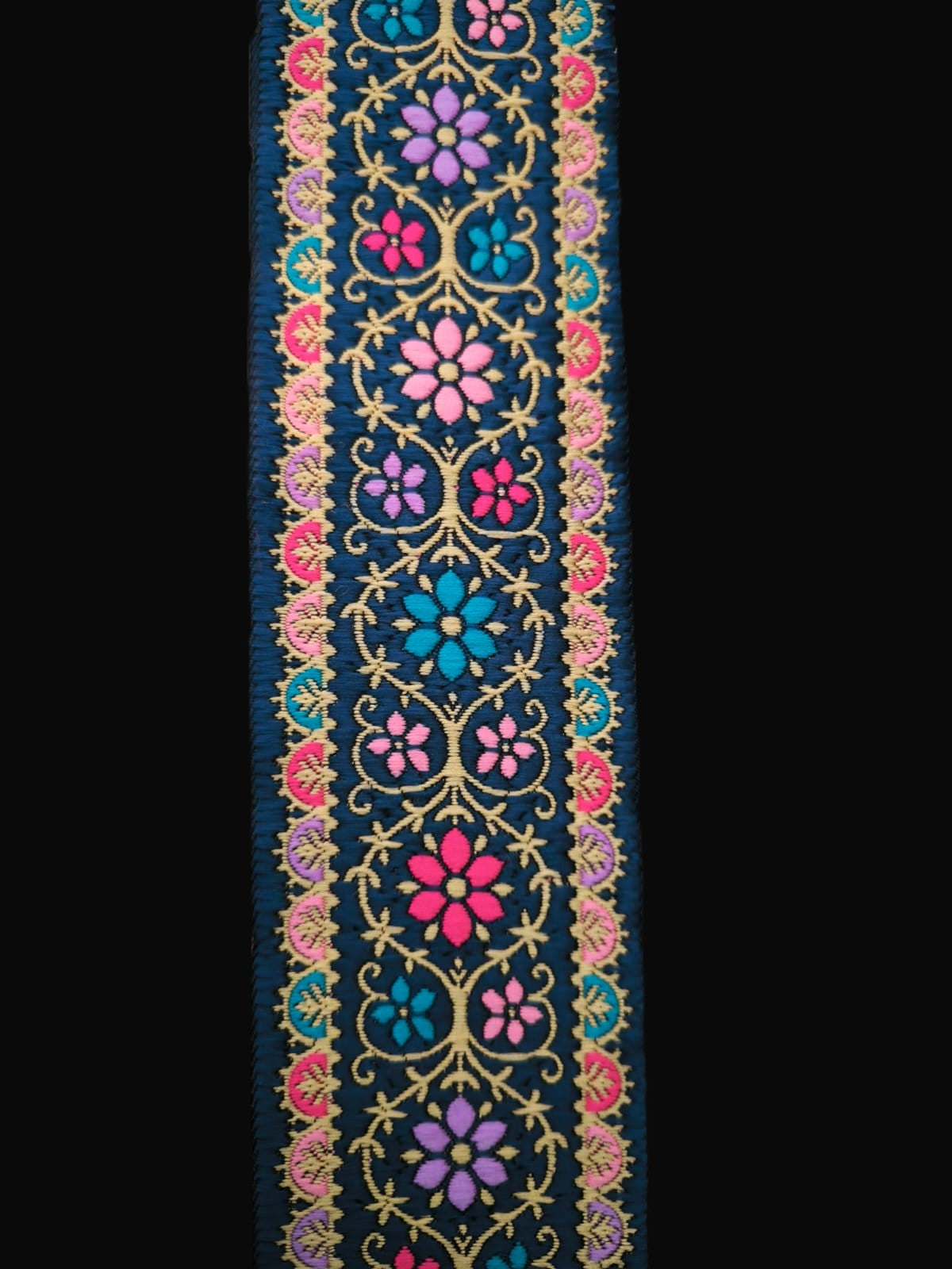 Galon Brodé Bleu Pétrole 6,4 cm - Fleurs Violettes Fuchsia Dorées