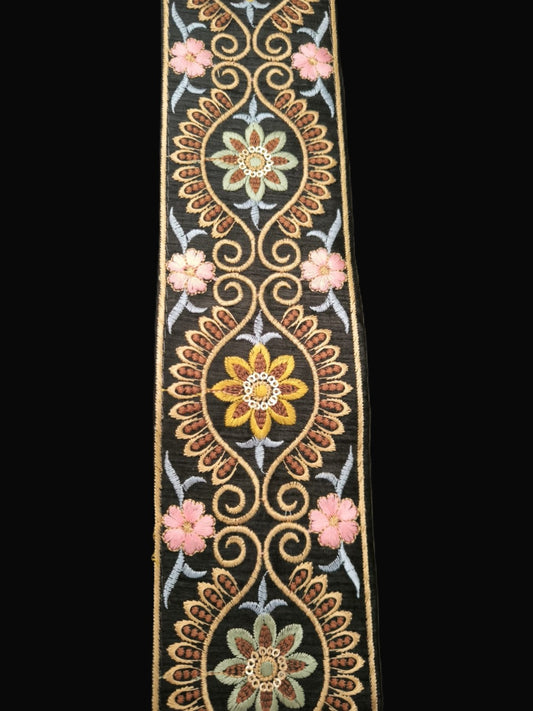 Galon Brodé Fond Noir 8 cm - Fleurs Rose Bleu Pastel et Jaune Ancien