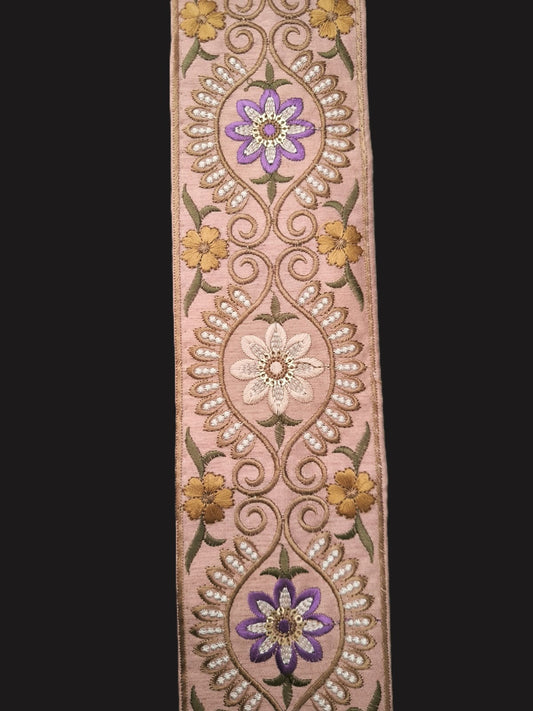 Galon Brodé Fond Rose Ancien 8 cm - Fleurs Pastel Violet Lavande Jaune