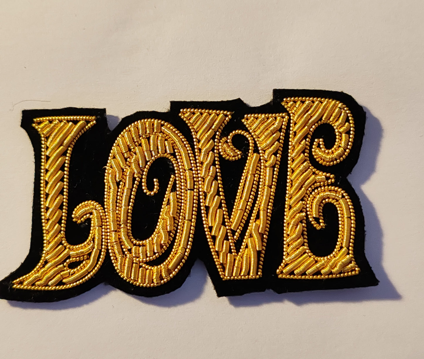 Patch brode main LOVE arts nouveaux en cannetille