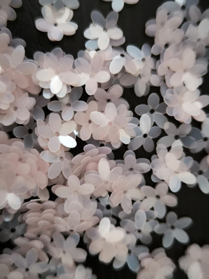 Paillettes petites fleurs rose pâle 9 mm