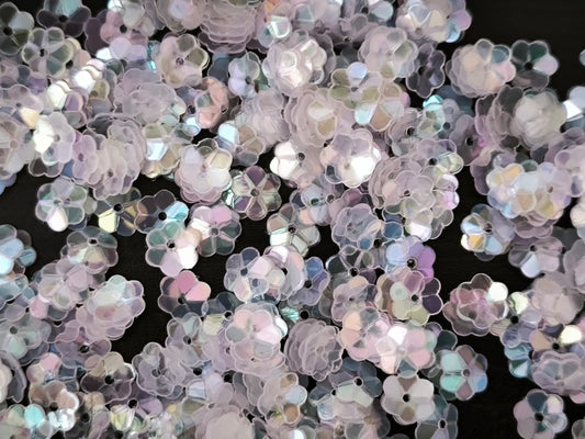 Fleurs Incurvées Blanc Transparent Reflets Rose et Bleu pour Broderie 5 mm