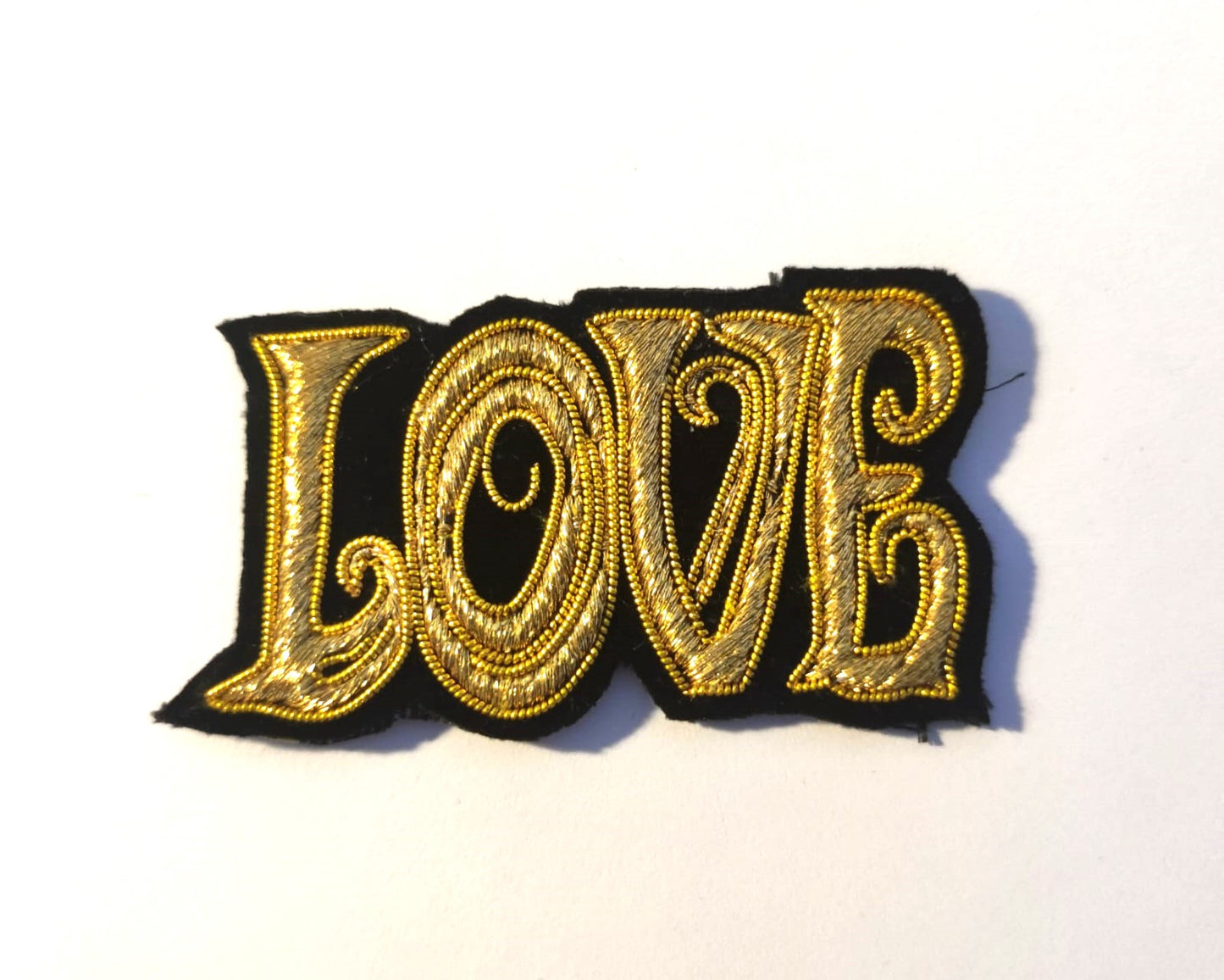 Patch brode LOVE style arts nouveaux fil dore