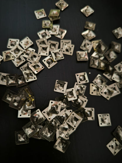paillettes carres poinconnes dores sirus