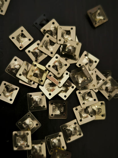 paillettes carres poinconnes dores sirus
