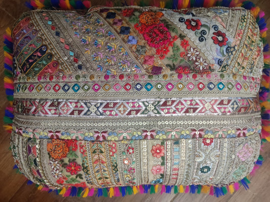 Coussin Indien brodé arrondi Sirus modele N 5