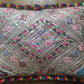 Coussin brodé main motifs rose et bleu