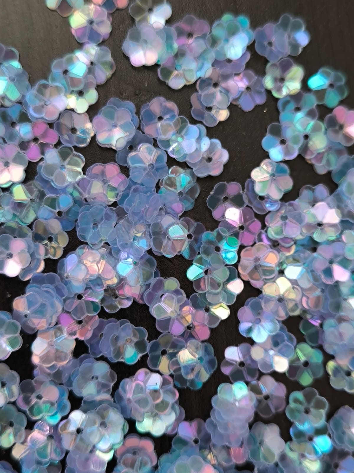 Fleurs Incurvees Bleu Nacré Reflet Rose Violet pour Broderie 5 mm