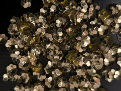 Fleurs Incurvees Dorees pour Broderie 5 mm