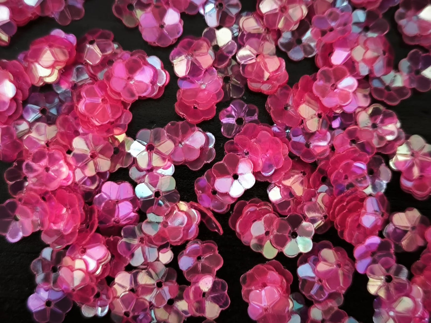 Fleurs Incurvées Rose Framboise pour Broderie 5 mm