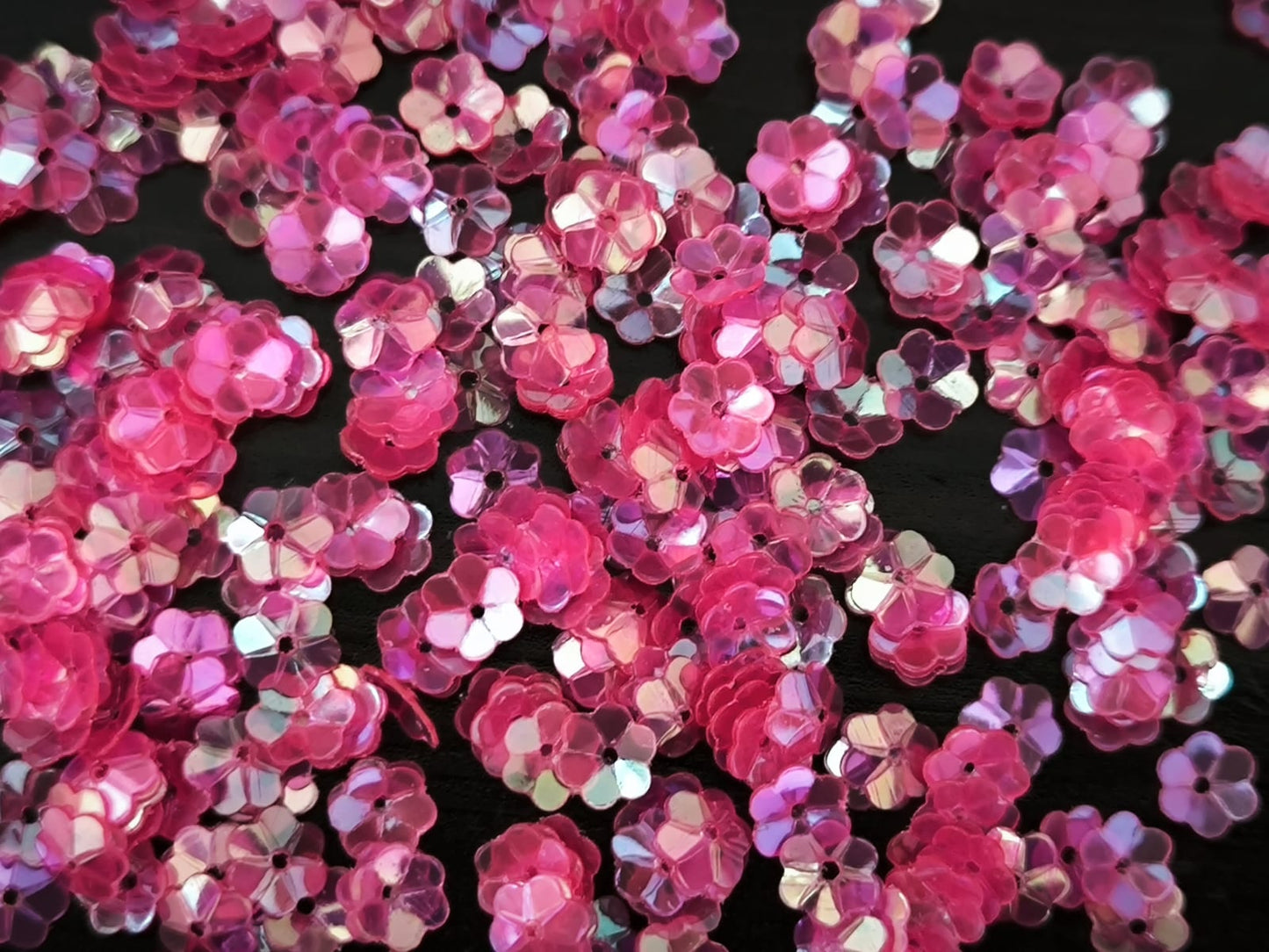 Fleurs Incurvées Rose Framboise pour Broderie 5 mm