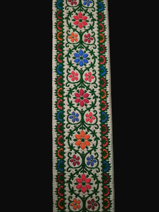 Galon brode blanc motifs vert sir bh 2