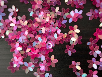 Paillettes petites fleurs rose framboise irisé 9 mm