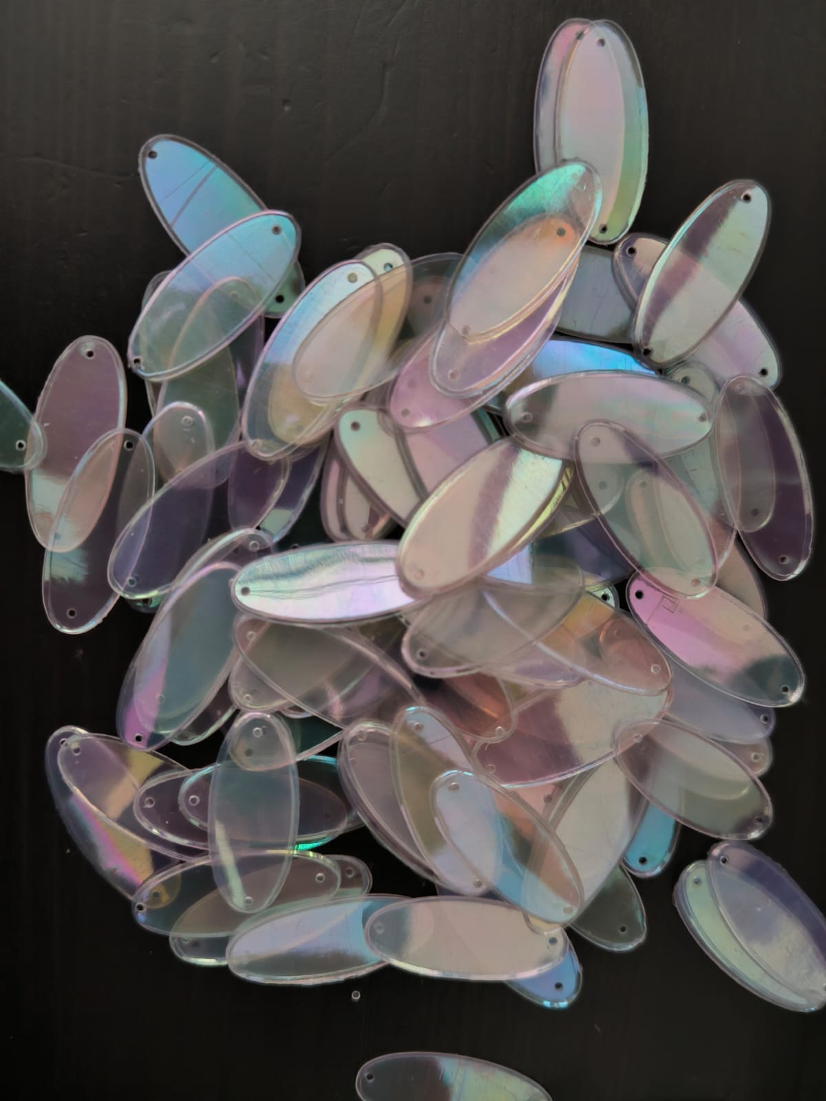 Paillettes Ovales Crystal Iridescent Reflets Bleus 30x10 mm – 10 g