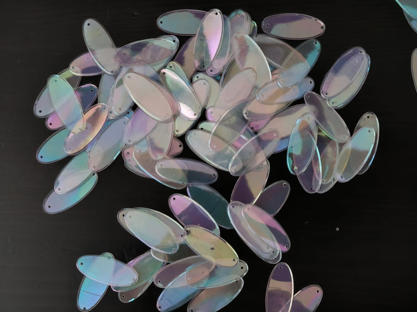 Paillettes Ovales Crystal Iridescent Reflets Bleus 30x10 mm – 10 g