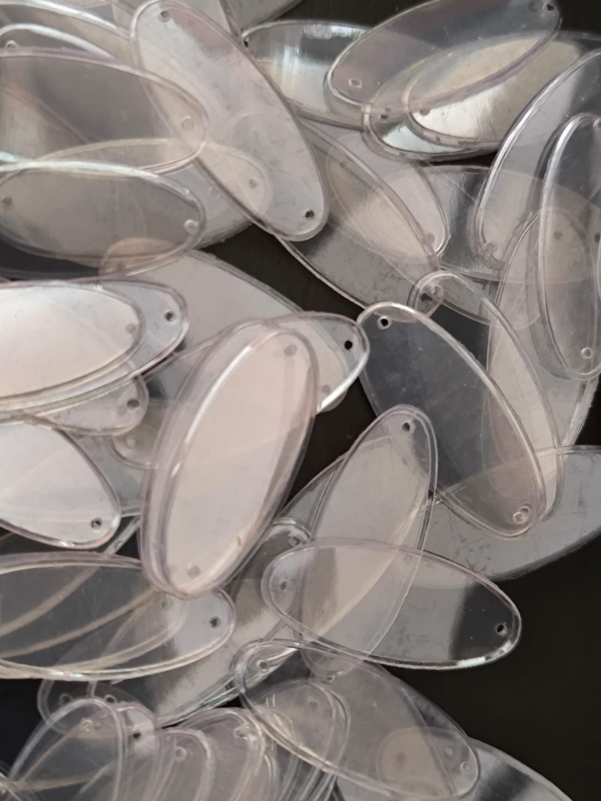 Paillettes Ovales Transparent Crystal 30x10 mm – 10 g