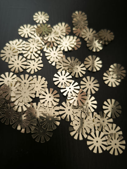 Paillettes fleurs soleil dorées 15 mm