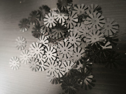 Paillettes fleurs soleil noires 15 mm