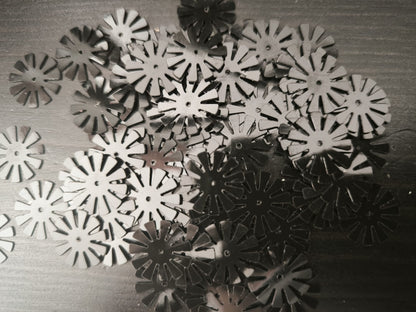 Paillettes fleurs soleil noires 15 mm