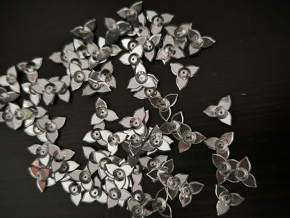 Paillettes Fleurs Trois Pétales Argenté 15mm