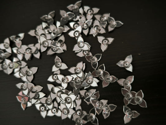 Paillettes Fleurs Trois Pétales Argenté 15mm